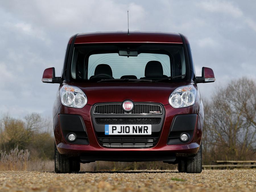  Fiat Doblo 2010 года  (UK) (фото 7 из 16)
